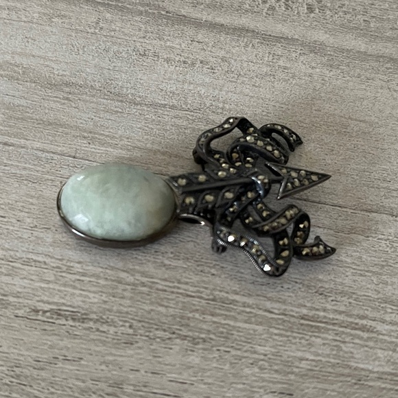 Milky Aquamarine and Marcasite Sterling Silver Brooch - Picture 4 of 10